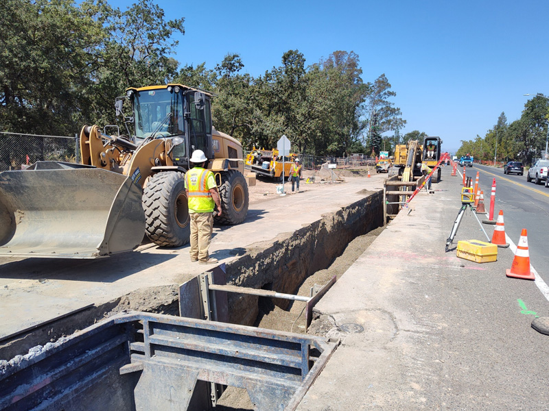 Excavación e instalación de una nueva tubería de drenaje pluvial